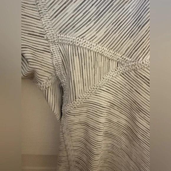 Lululemon Wunder Under High-Rise Tight *Mesh 28"
Wee Are From Space Sz 8 - Picture 7 of 9